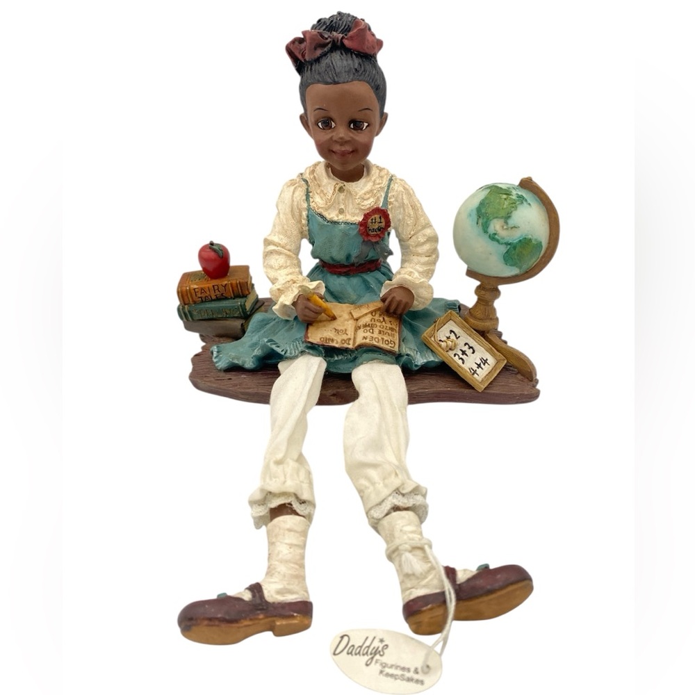 DADDY’S HOMETOWN HEROES Miss Robin Charming Schoolgirl Figurine Globe
